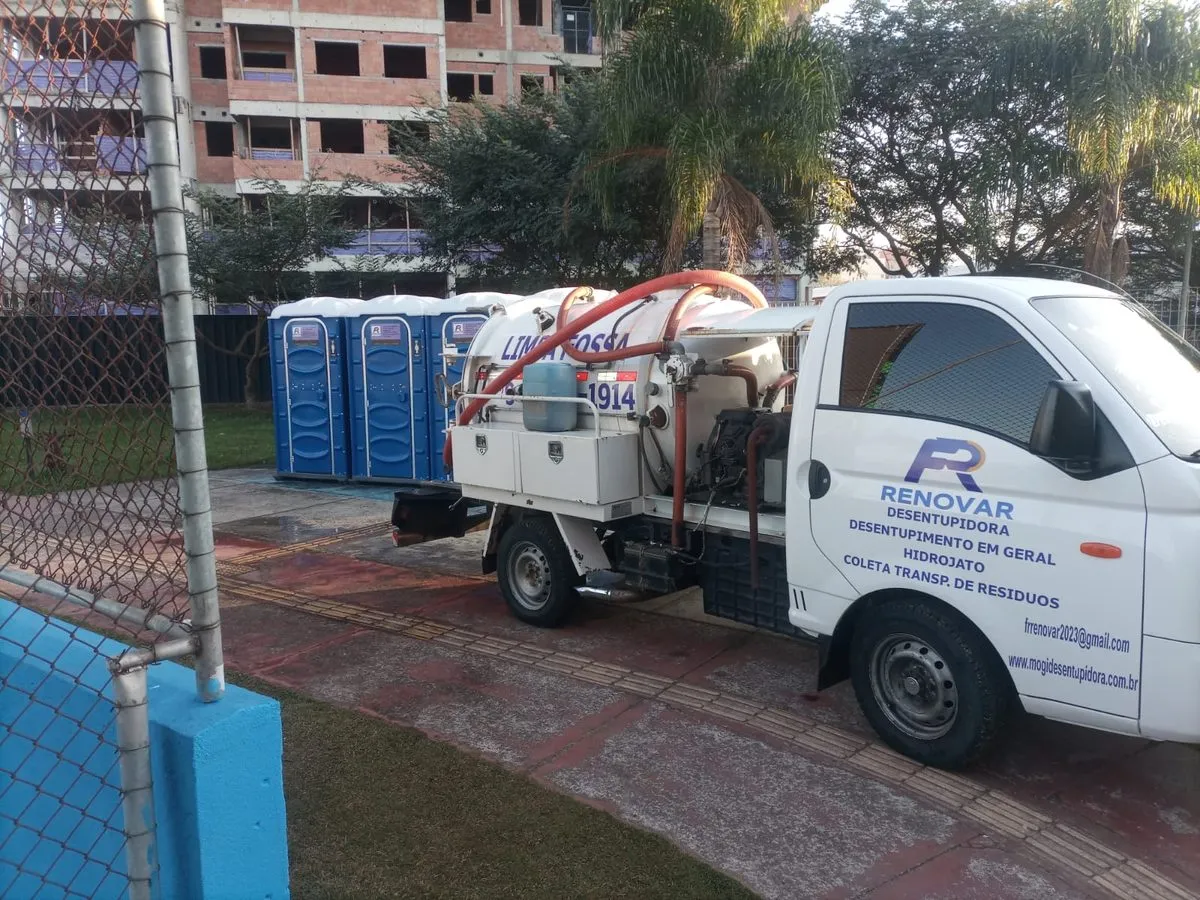 Limpeza de banheiro químico · FR Renovar